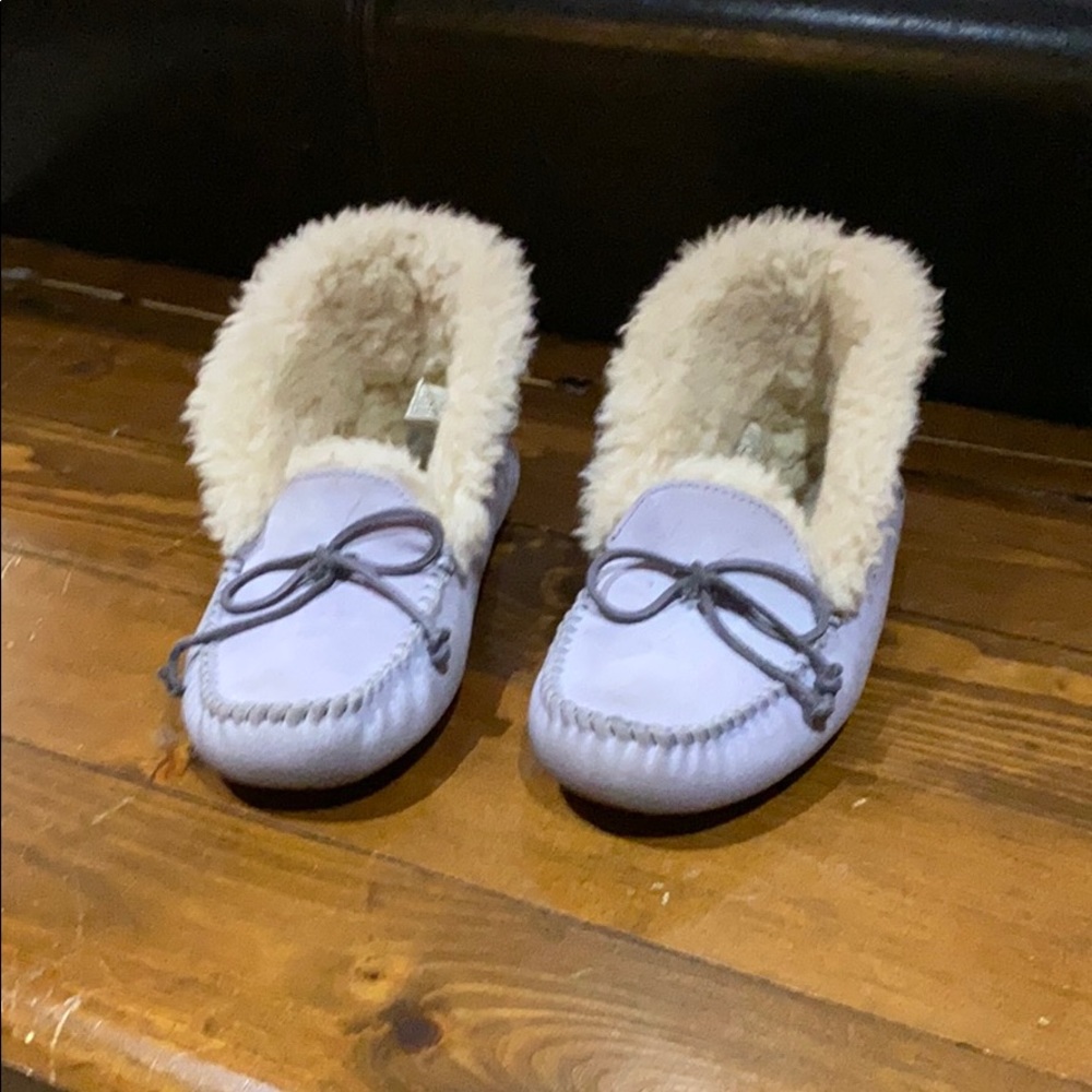Ugg slippers lavender sz 6